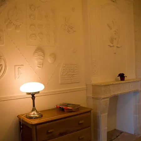 Hotel Surprenantes - Château Du Pé 3*