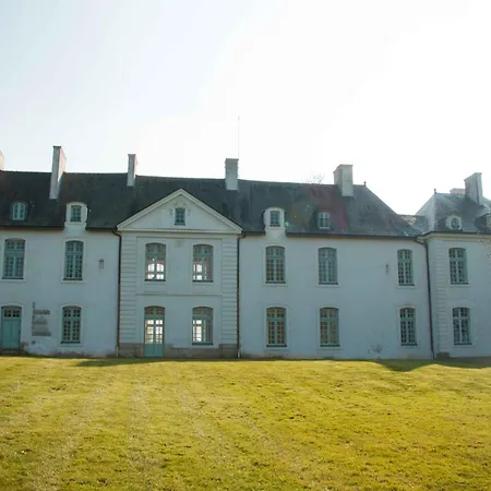 Surprenantes - Chateau Du Pe Szálloda 3*