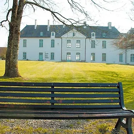 Hotel Surprenantes - Château Du Pé 3*