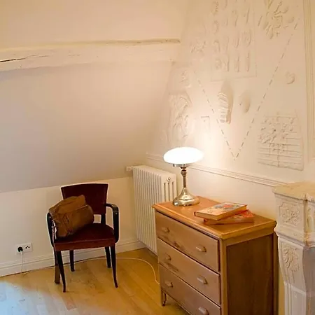 Hotel Surprenantes - Château Du Pé 3*