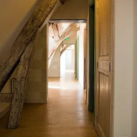 Hotel Surprenantes - Château Du Pé 3*