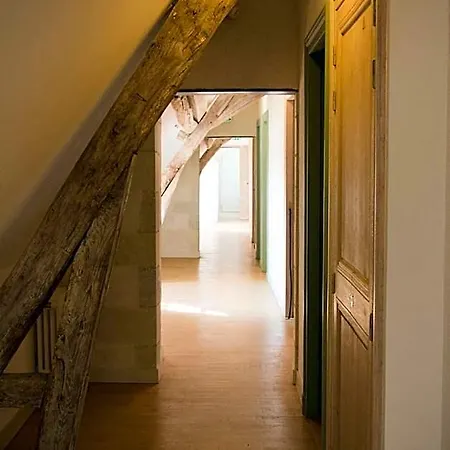 Hotel Surprenantes - Château Du Pé 3*