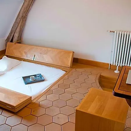 Hotel Surprenantes - Château Du Pé 3*