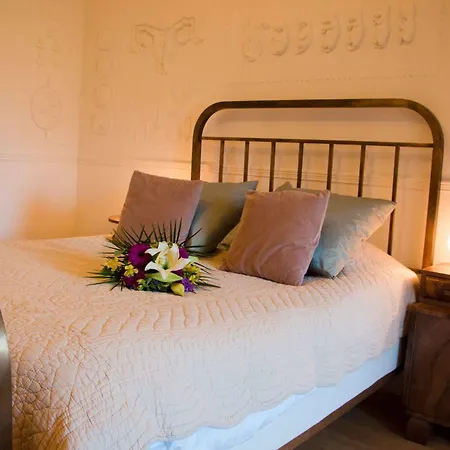 Surprenantes - Château Du Pé Hotel