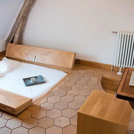 Surprenantes - Chateau Du Pe Szálloda 3*