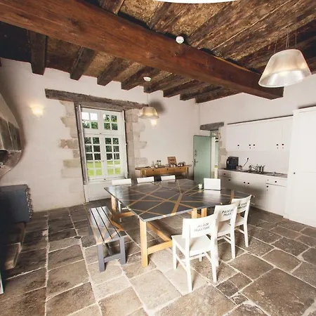 Hotel Surprenantes - Château Du Pé 3*