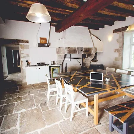 Hotel Surprenantes - Chateau Du Pe 3*