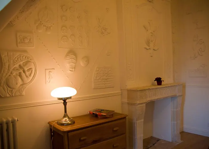 Hotel Surprenantes - Château Du Pé 3*