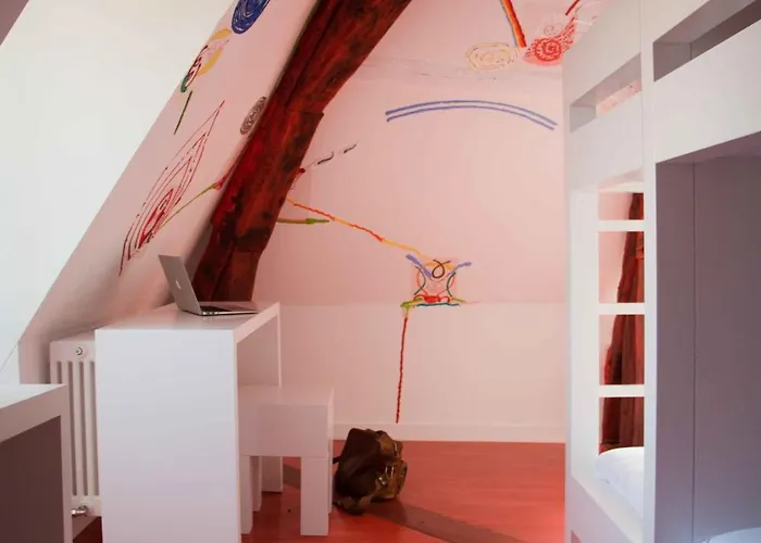 Surprenantes - Château Du Pé 3* Saint-Jean-de-Boiseau