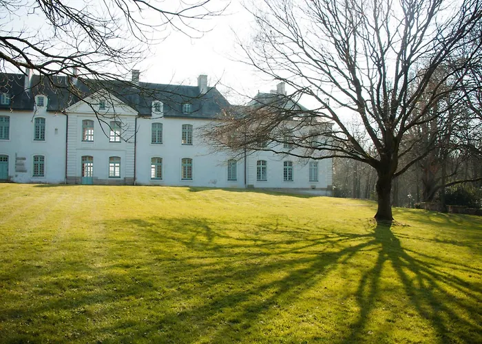 Hotel Surprenantes - Château Du Pé