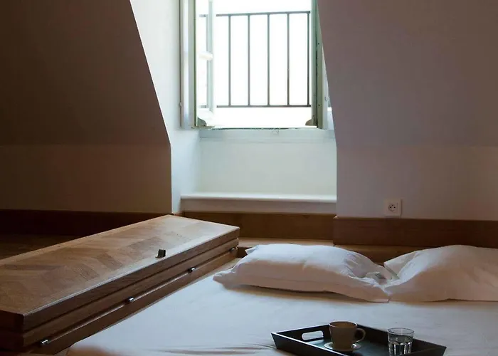 Surprenantes - Château Du Pé Hotel