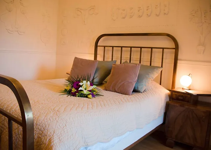 Surprenantes - Château Du Pé Hotel