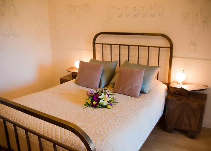 Отель Surprenantes - Chateau Du Pe Saint-Jean-de-Boiseau